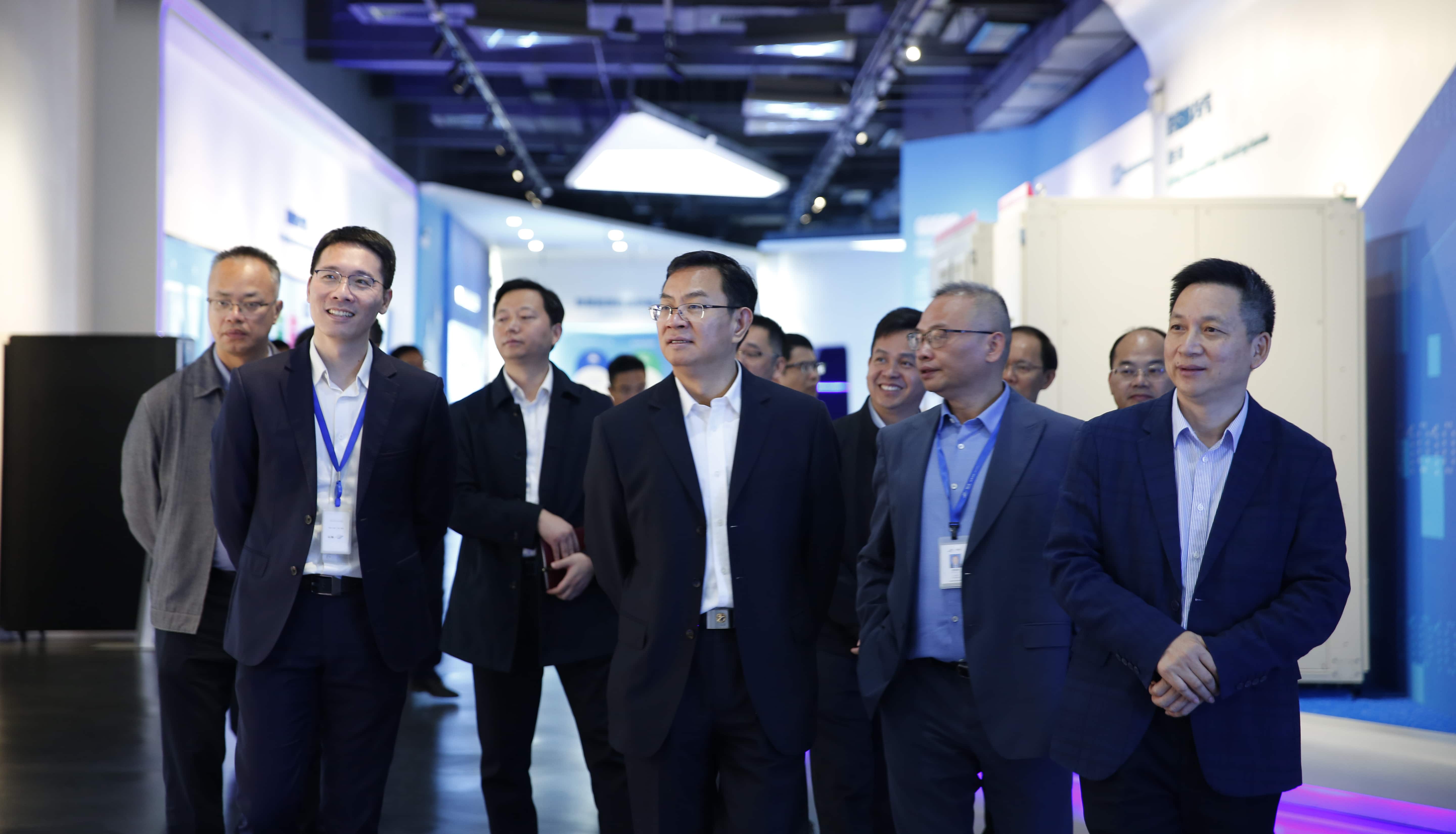 茂名市市長王雄飛率隊(duì)蒞臨智光電氣考察,共商產(chǎn)業(yè)合作新機(jī)遇